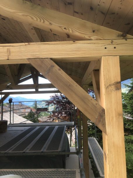 Aérogommage d'un abri à voitures